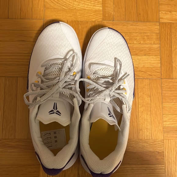 Nike - Kobe shoes - Picture 2 of 5